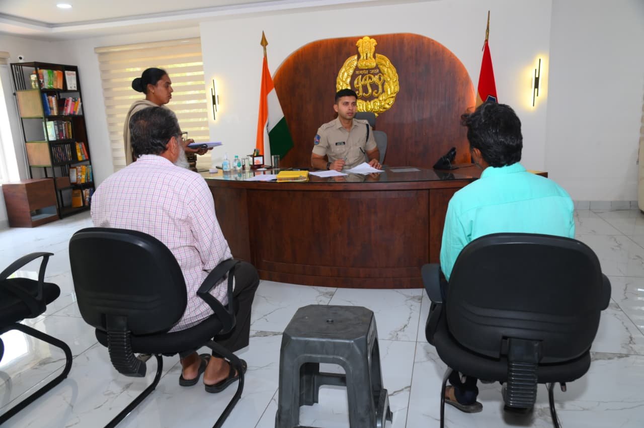పోలీస్ గ్రీవెన్స్ డేలో 36 మంది బాధితుల ఫిర్యాదులు